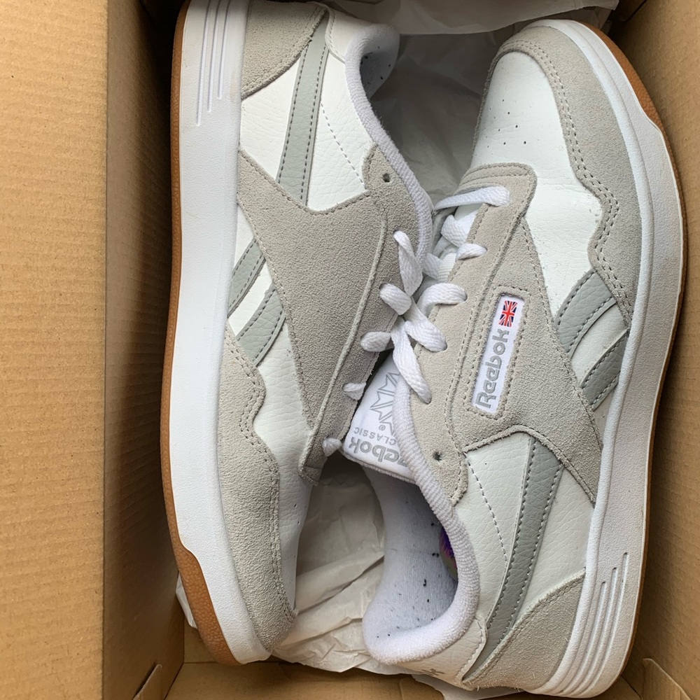 🦋Reebok Women’s sneakers size 9.5